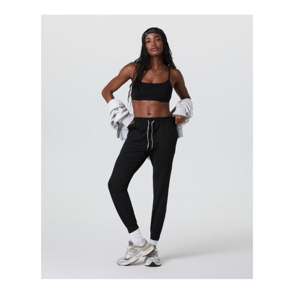 Vuori Women's Performance Joggers in Black
